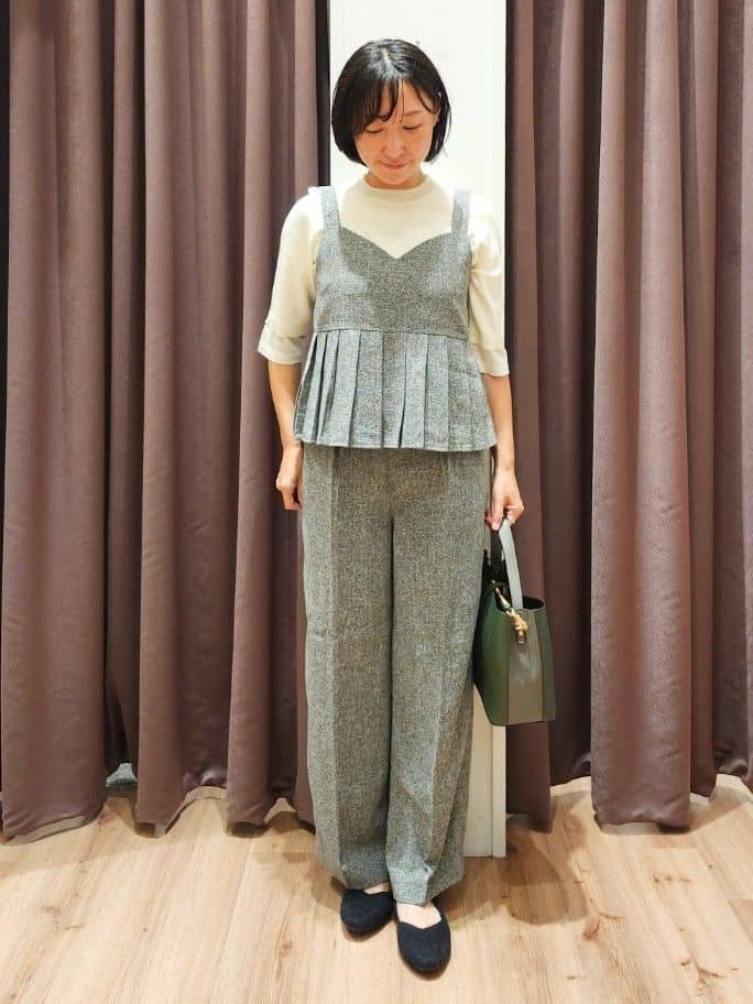 さくさんの「grove｜【2点SET/体型カバー】夏から秋まで着まわせる！プリーツビスチェセットアップ」を使ったコーディネート