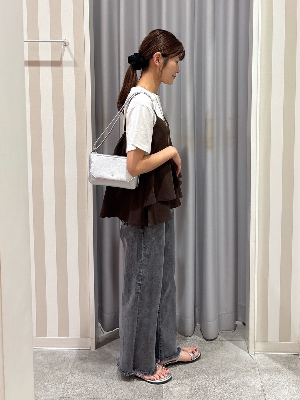 Rikaさんの「SHOO･LA･RUE｜【S-LL/裏ひんやり/ストレッチ】ワイドストレートデニムパンツ」を使ったコーディネート