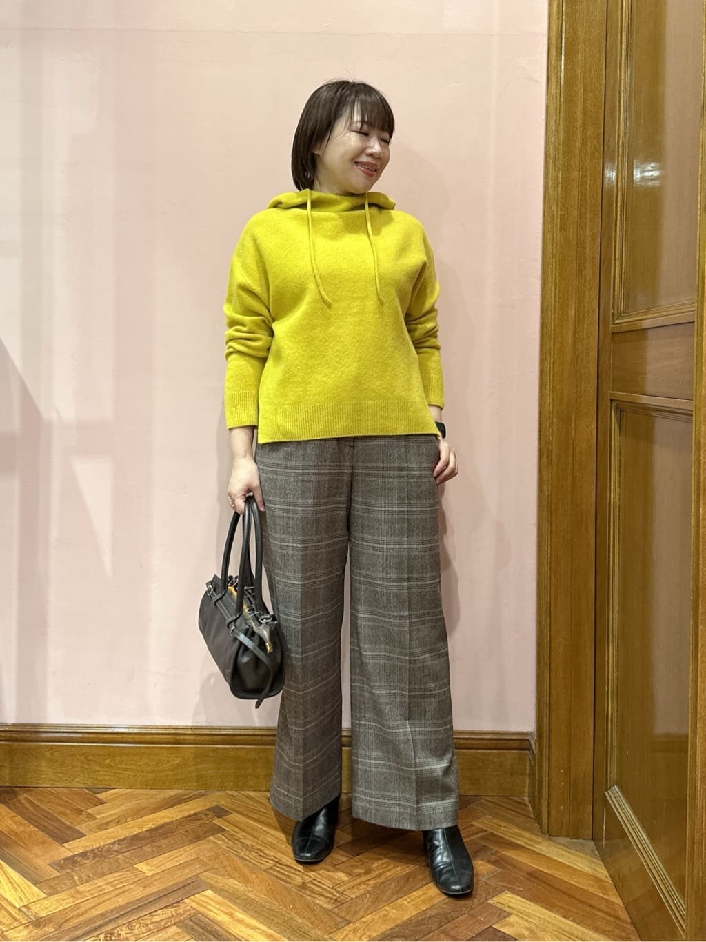 komatsuさんの「DRESSTERIOR｜カシミヤブレンドフードニット」を使ったコーディネート