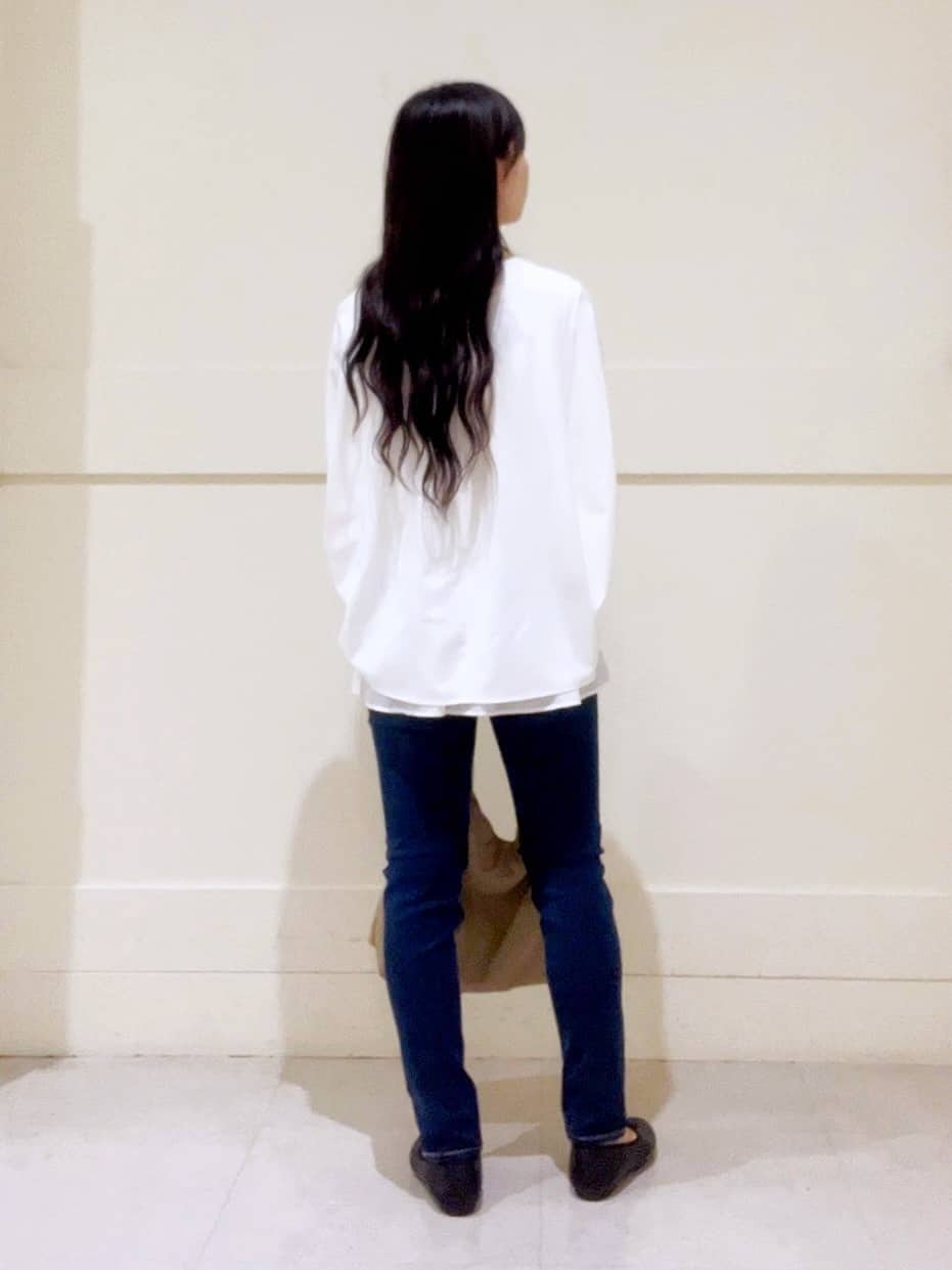 kumiさんの「INDIVI｜【通年活躍！褒められデニム】スキニー デニムパンツ」を使ったコーディネート