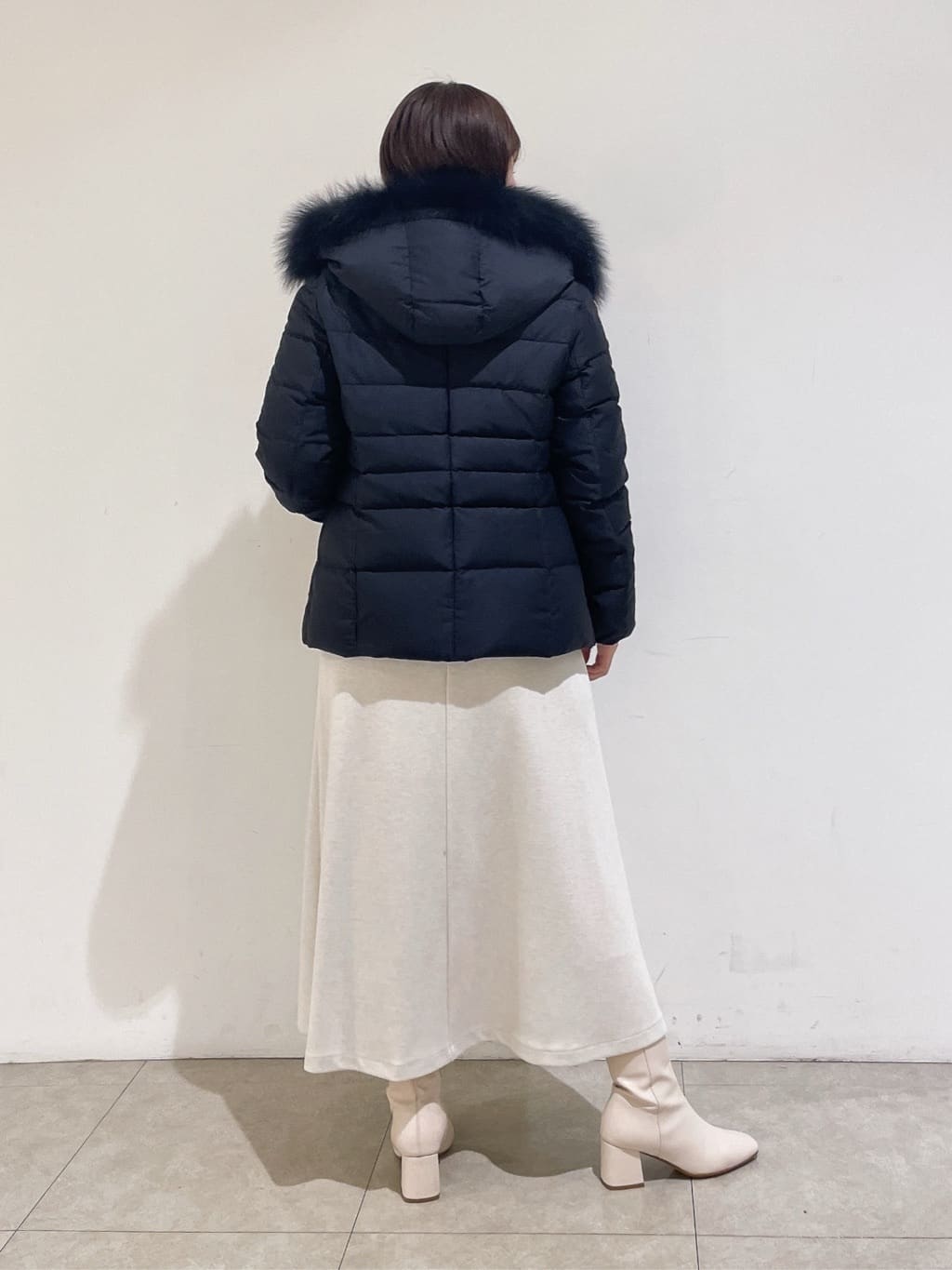 emikaさんの「INDIVI｜【名品／撥水／抗菌防臭】ショート丈リサイクルダウンコート」を使ったコーディネート