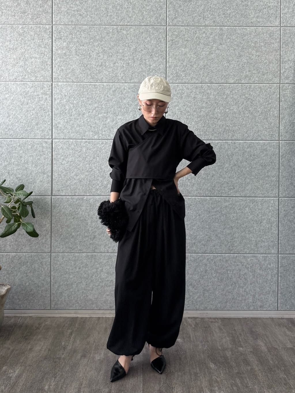 kotakiさんの「INDIVI｜ウエストギャザーパンツ」を使ったコーディネート