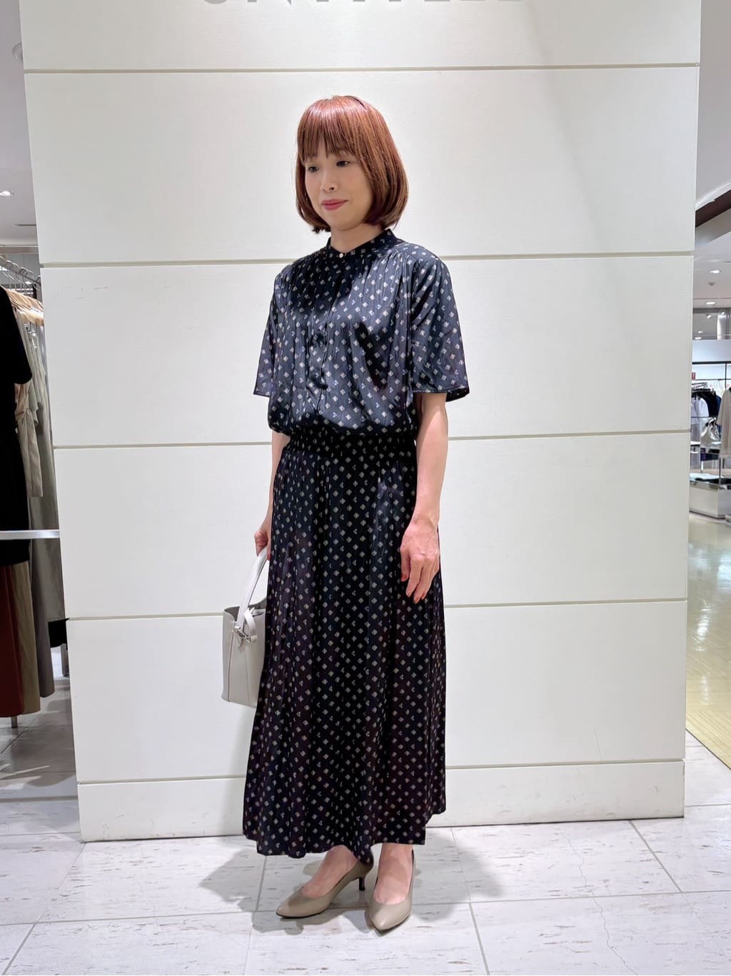 Satoさんの「UNTITLED｜【セットアップ可/リラクシー/通勤】スクエアジオメ柄ブラウス」を使ったコーディネート