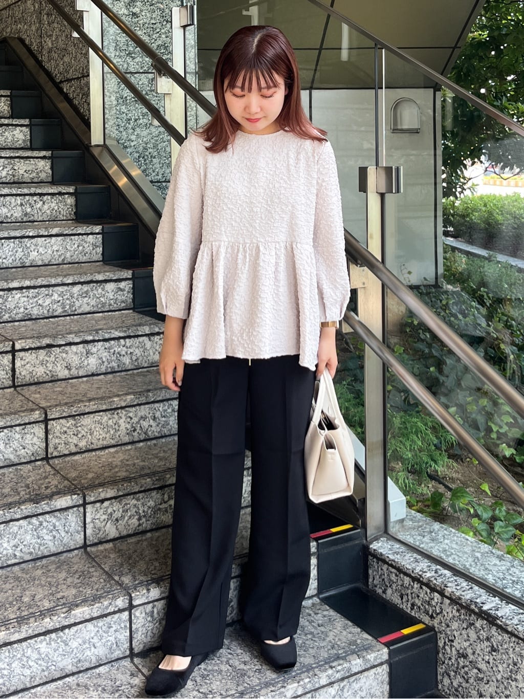 HANNAさんの「OPAQUE.CLIP｜【軽量／2WAY／通勤対応】フロントベルトデザインミドルトートバッグ」を使ったコーディネート