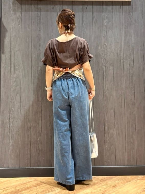 meiさんの「SHOO･LA･RUE｜【S-LL/UV/プチプラ】お袖タックで好印象 デザインTシャツ」を使ったコーディネート