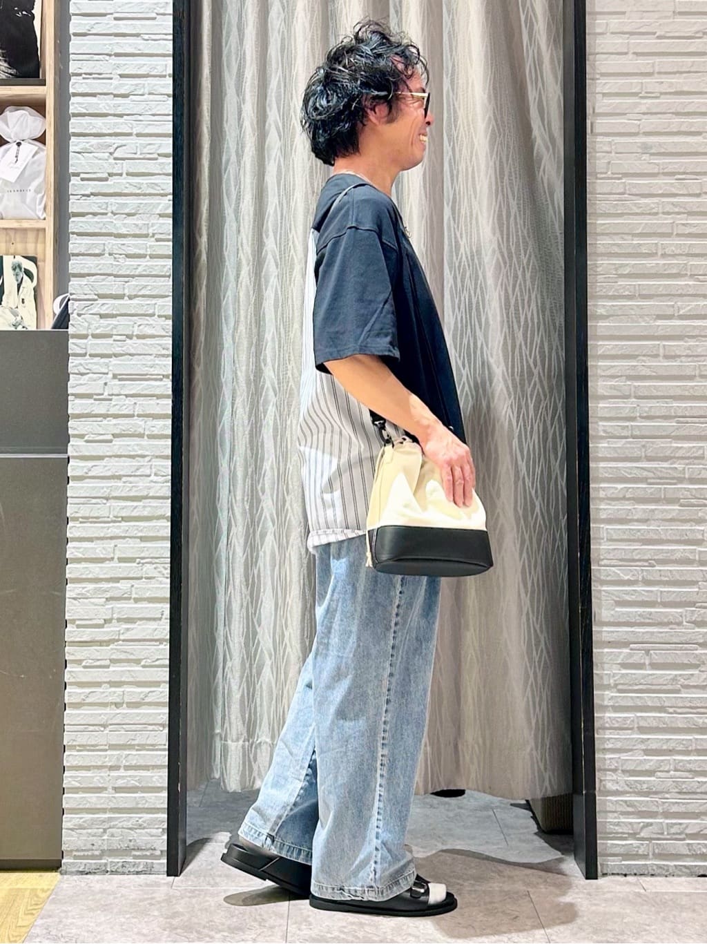 KENJI Iさんの「THE SHOP TK｜エシカルブロード切替Tシャツ 洗濯機OK」を使ったコーディネート