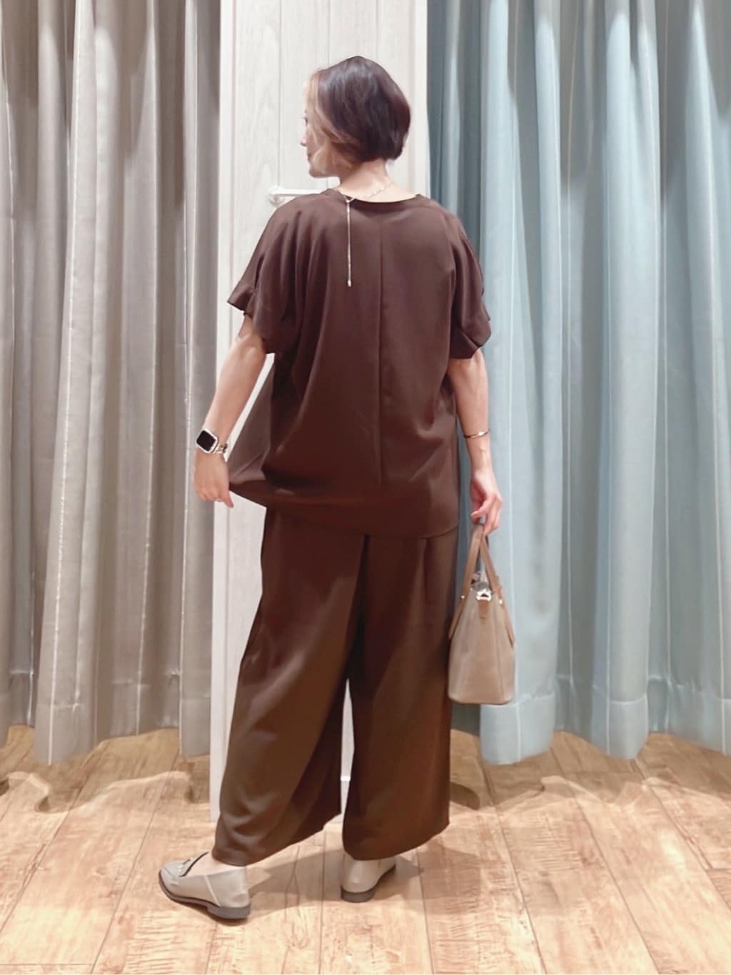 aaamiさんの「SHOO･LA･RUE｜【S-LL/セットアップ可/ひんやり】きちんと見えで上品 お袖タック スキッパーブラウス」を使ったコーディネート