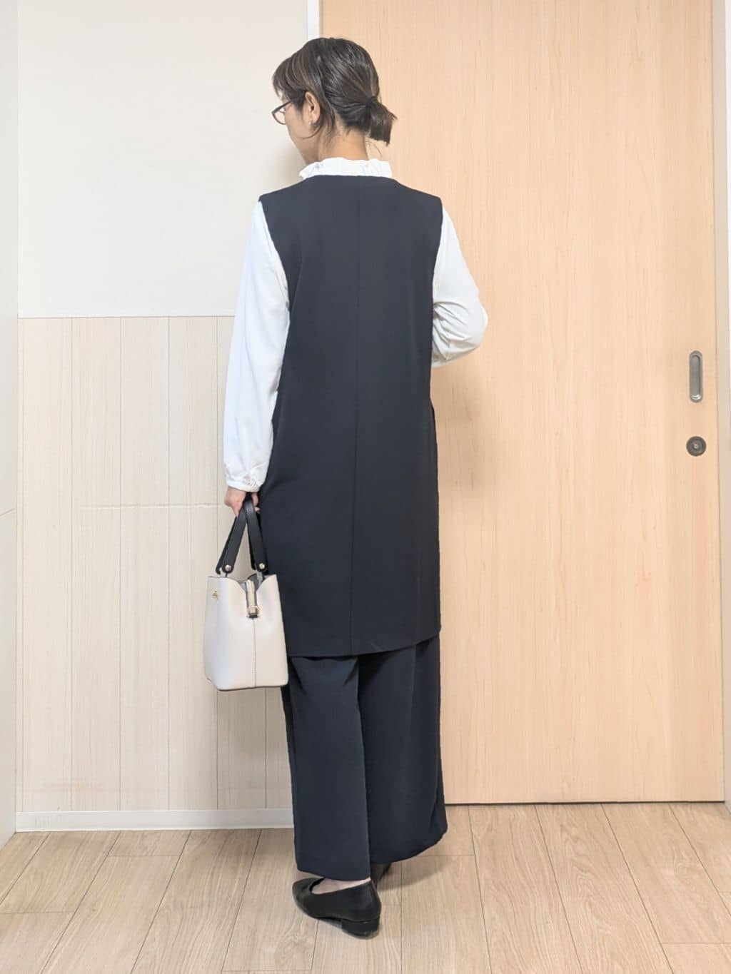 YuAさんの「SHOO･LA･RUE｜【洗濯機可/セットアップ可/S-3L】きちんと楽に。カットジョーゼットワイドパンツ」を使ったコーディネート