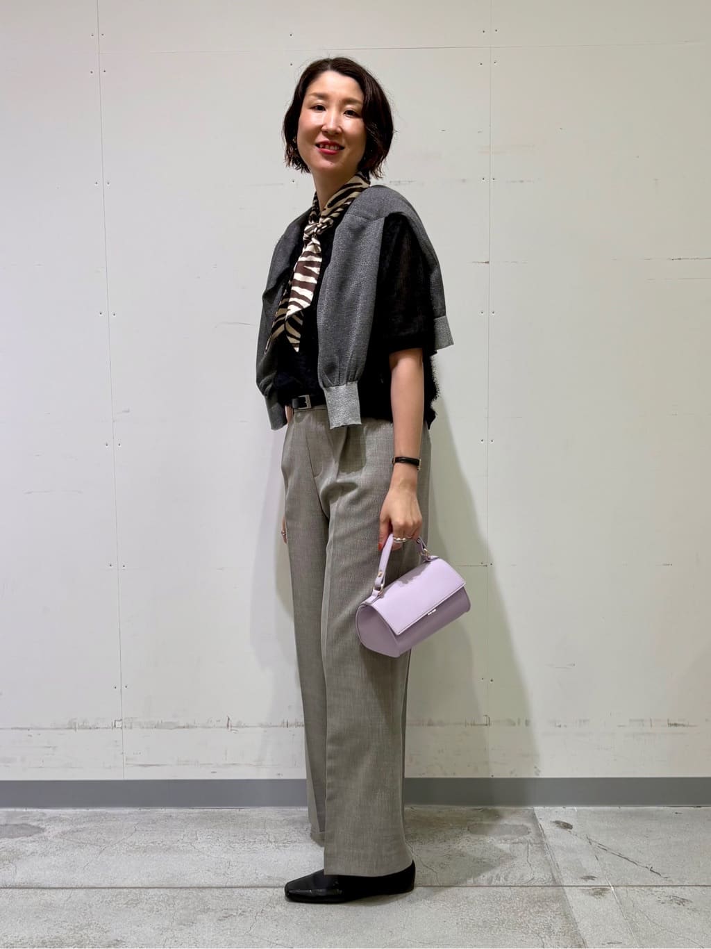 yuriさんの「INDIVI｜【洗える／セットアップ可能】凹凸ストレッチ素材ストレートパンツ」を使ったコーディネート