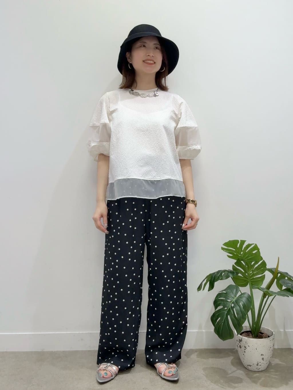 Suma Una本部スタッフさんの「SunaUna｜【リラクシー】ドット柄ワイドパンツ」を使ったコーディネート