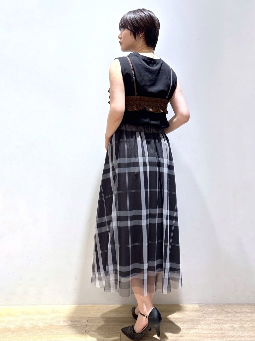 mizukiさんの「index｜《CanCam掲載》ツインセット／フリルキャミビスチェ&times;フレンチスリーブカットソー【洗濯機洗い可】」を使ったコーディネート