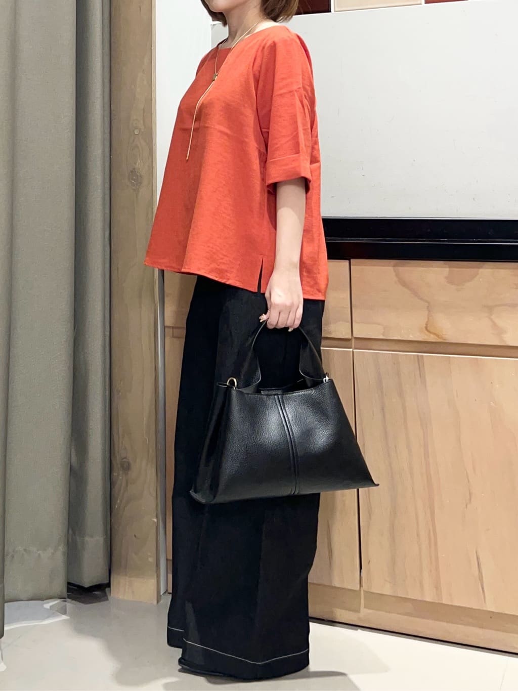 かのさんの「THE SHOP TK｜麻調メッシュブラウス【二の腕カバー/洗える】」を使ったコーディネート