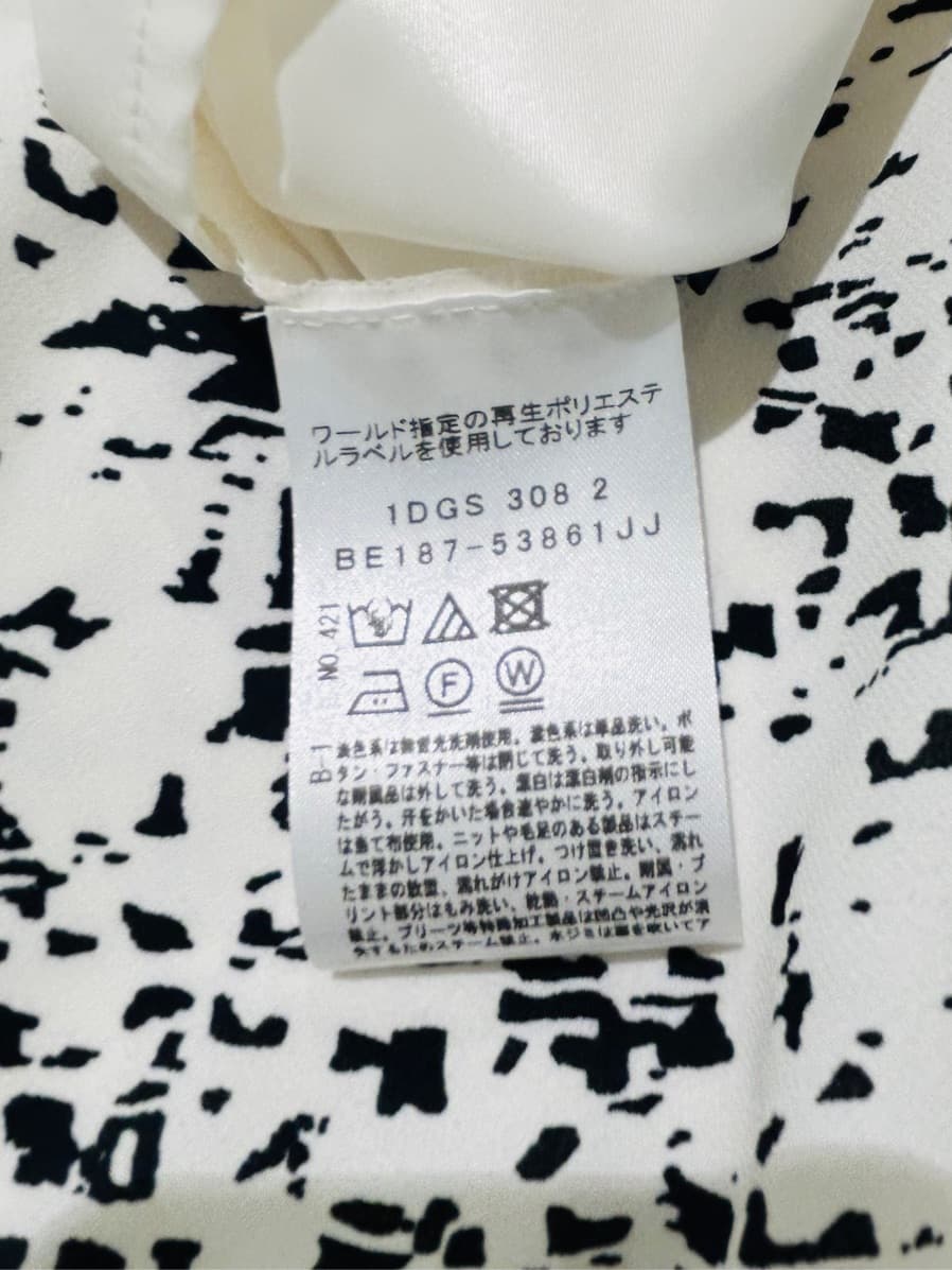 梶さんの「COUP DE CHANCE｜【手洗い可／日本製】カシュクール風ワンピース」を使ったコーディネート