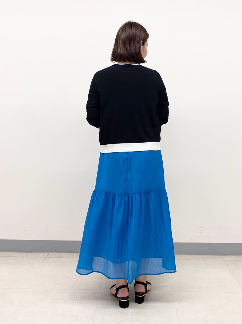 YUKARIさんの「INDIVI｜【通年活躍！／アンサンブル可能】クルーネックカーディガン」を使ったコーディネート