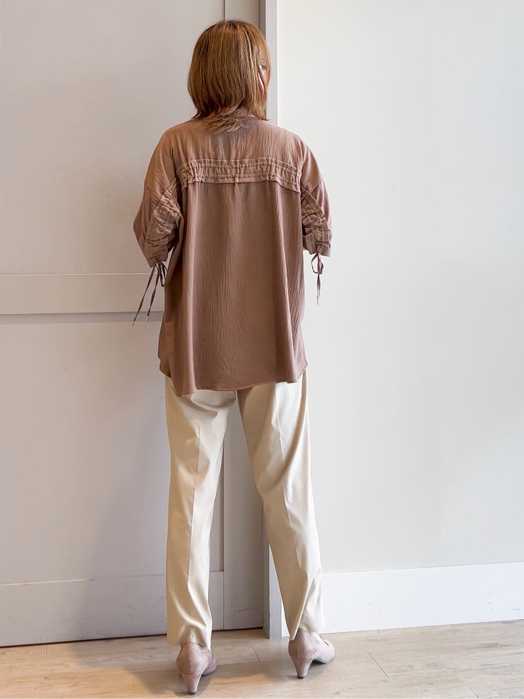 yamakoさんの「grove｜後ろ姿で魅せる　バックドロストシャーリングTシャツ」を使ったコーディネート