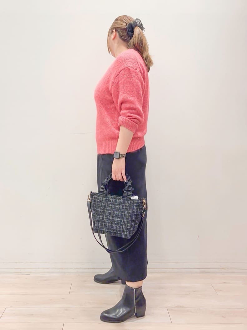 naoさんの「SHOO･LA･RUE｜【洗濯機可/S-LL】上品にキラリと華やぐ スパンコールニット」を使ったコーディネート