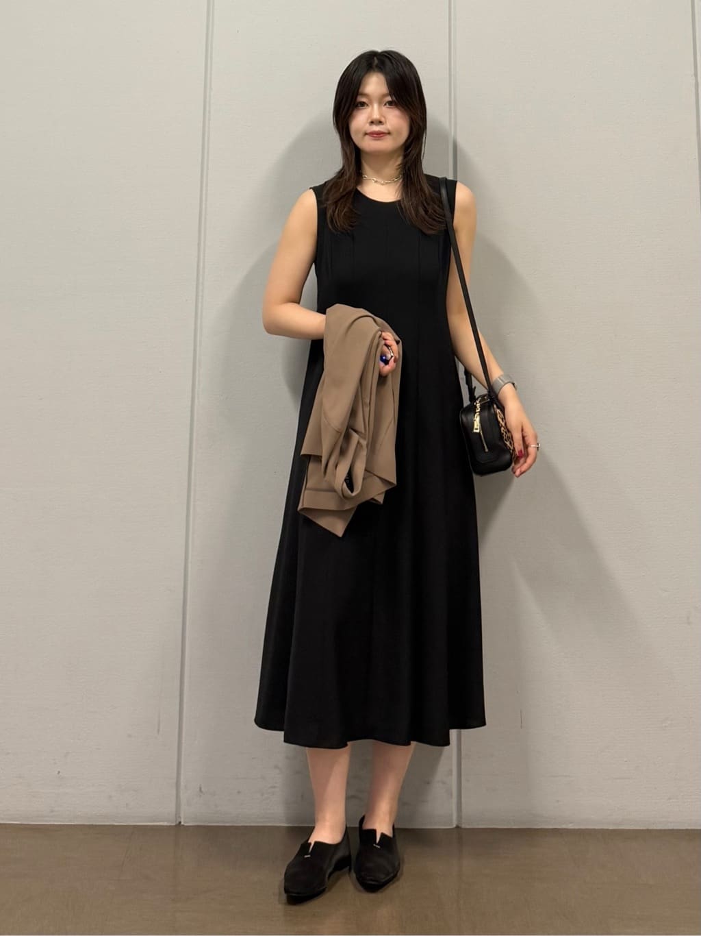 mizukiさんの「INDIVI｜【美シルエット】ノースリーブワンピース」を使ったコーディネート