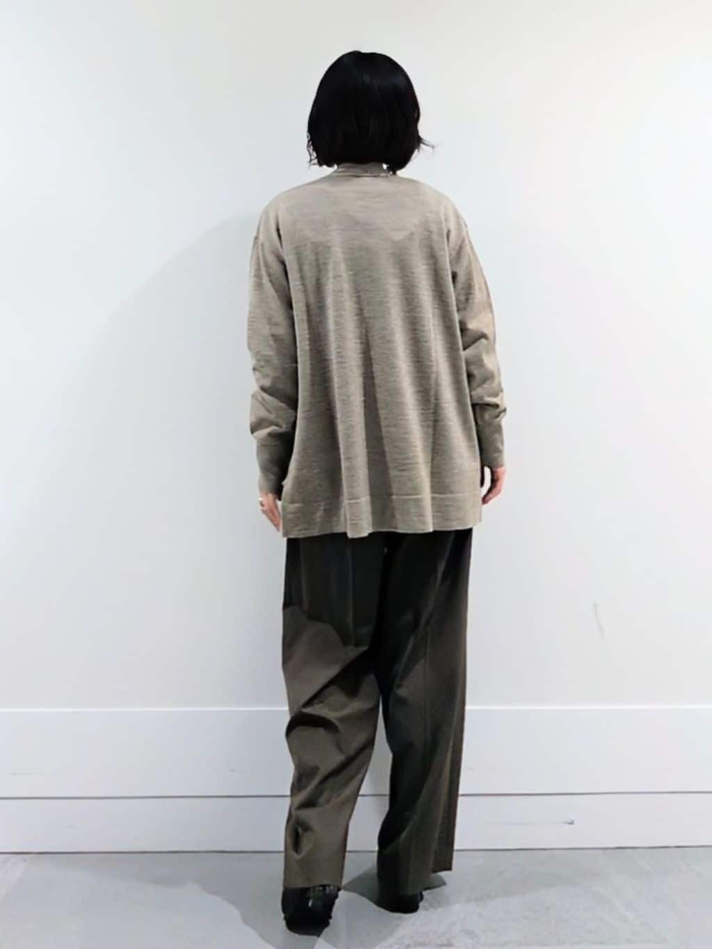 ミズタさんの「UNTITLED｜【アンサンブル可/洗える/ボタンなし】シルクウールカシミヤ 着流しカーディガン」を使ったコーディネート