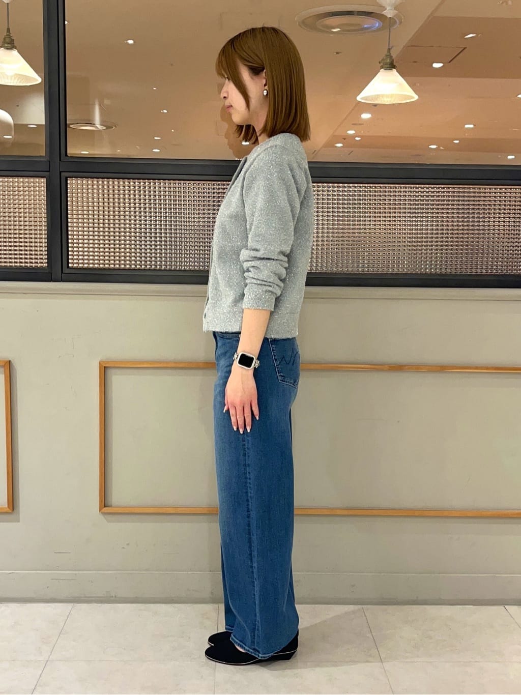 kumiさんの「INDIVI｜【褒められデニム】ワイドストレート デニムパンツ」を使ったコーディネート