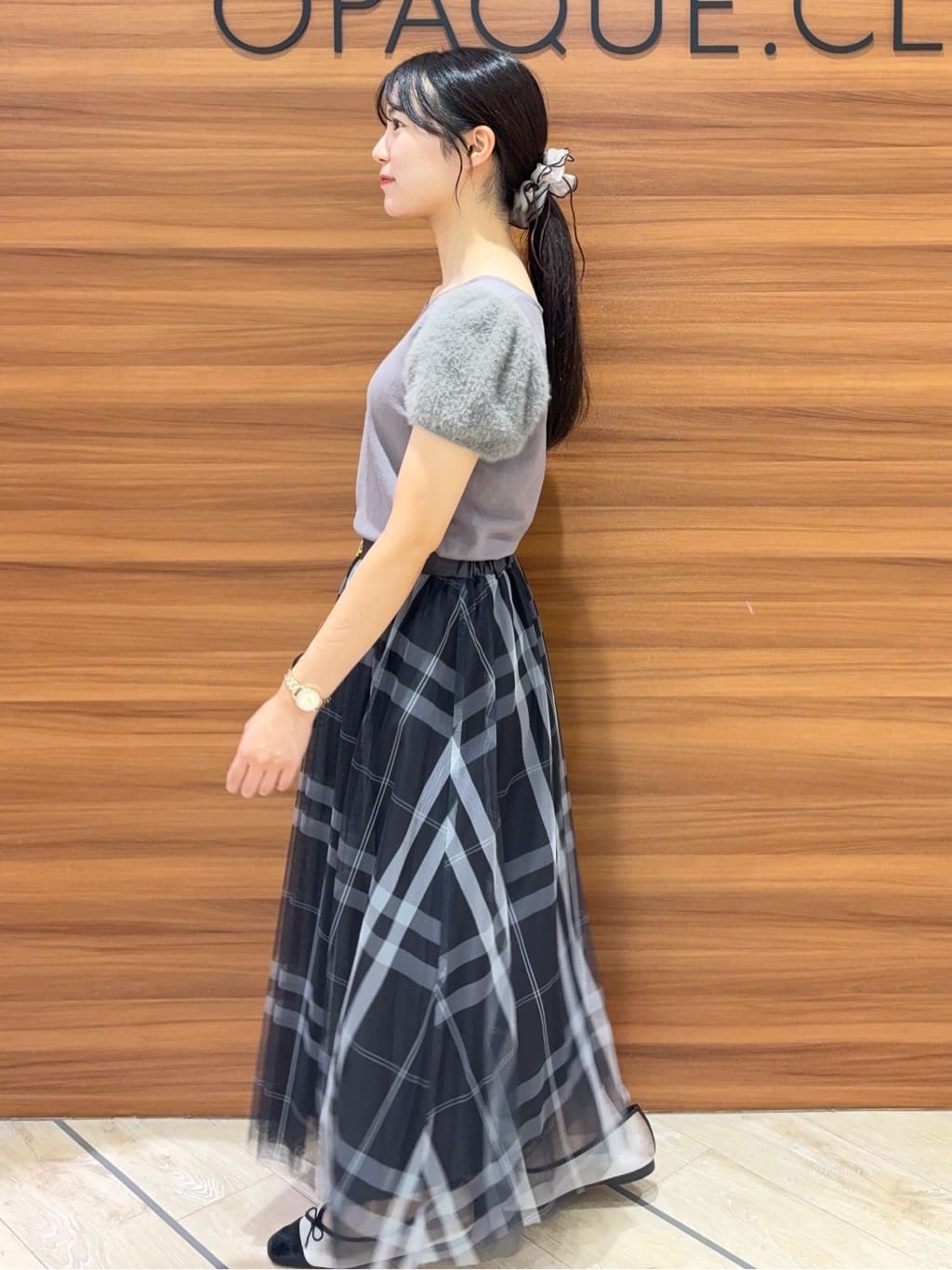 きみさんの「OPAQUE.CLIP｜《6色展開》フェザーパフスリーブVネックニット【洗濯機洗い可】」を使ったコーディネート