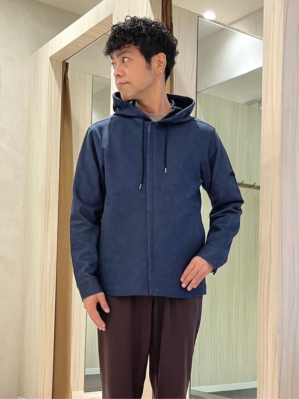 URAさんの「TAKEO KIKUCHI｜【JUST ONE LAYER】ダウンファブリックZIPパーカー」を使ったコーディネート