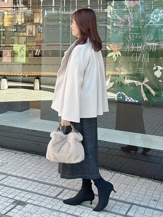 makiさんの「UNTITLED｜【大人な品格/ふわふわニット】フォックスカシミヤ コクーンニット」を使ったコーディネート
