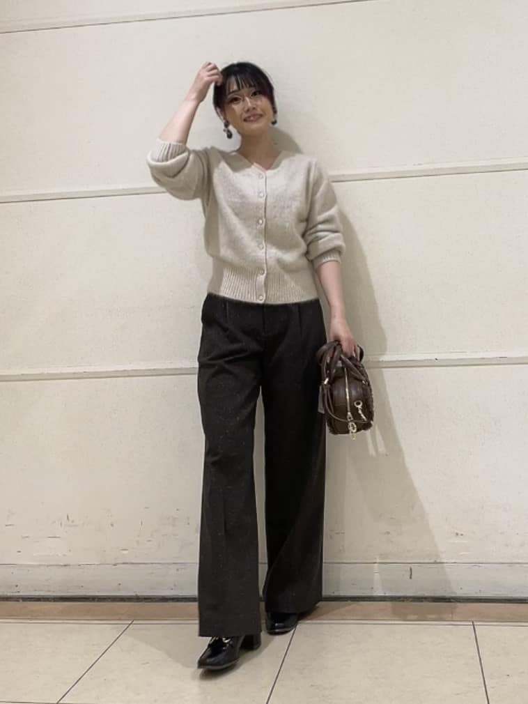 watanabeさんの「UNTITLED｜【ふわふわニット/前後2WAY】フォックスカシミヤカーディガン」を使ったコーディネート