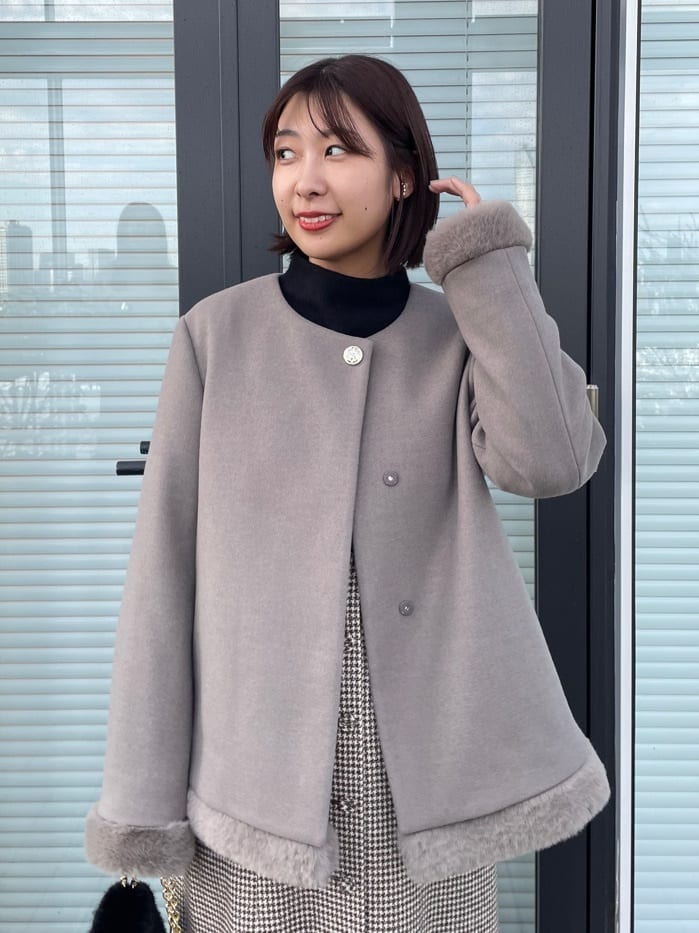abeさんの「Couture brooch｜【ゆるふわ・通勤】リッシュアンゴラ バックパール調ニット」を使ったコーディネート