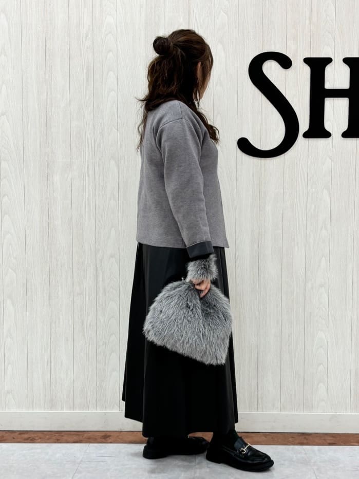 さくみぃさんの「SHOO･LA･RUE｜【S-LL】大人の抜け感 合皮フレアスカート」を使ったコーディネート