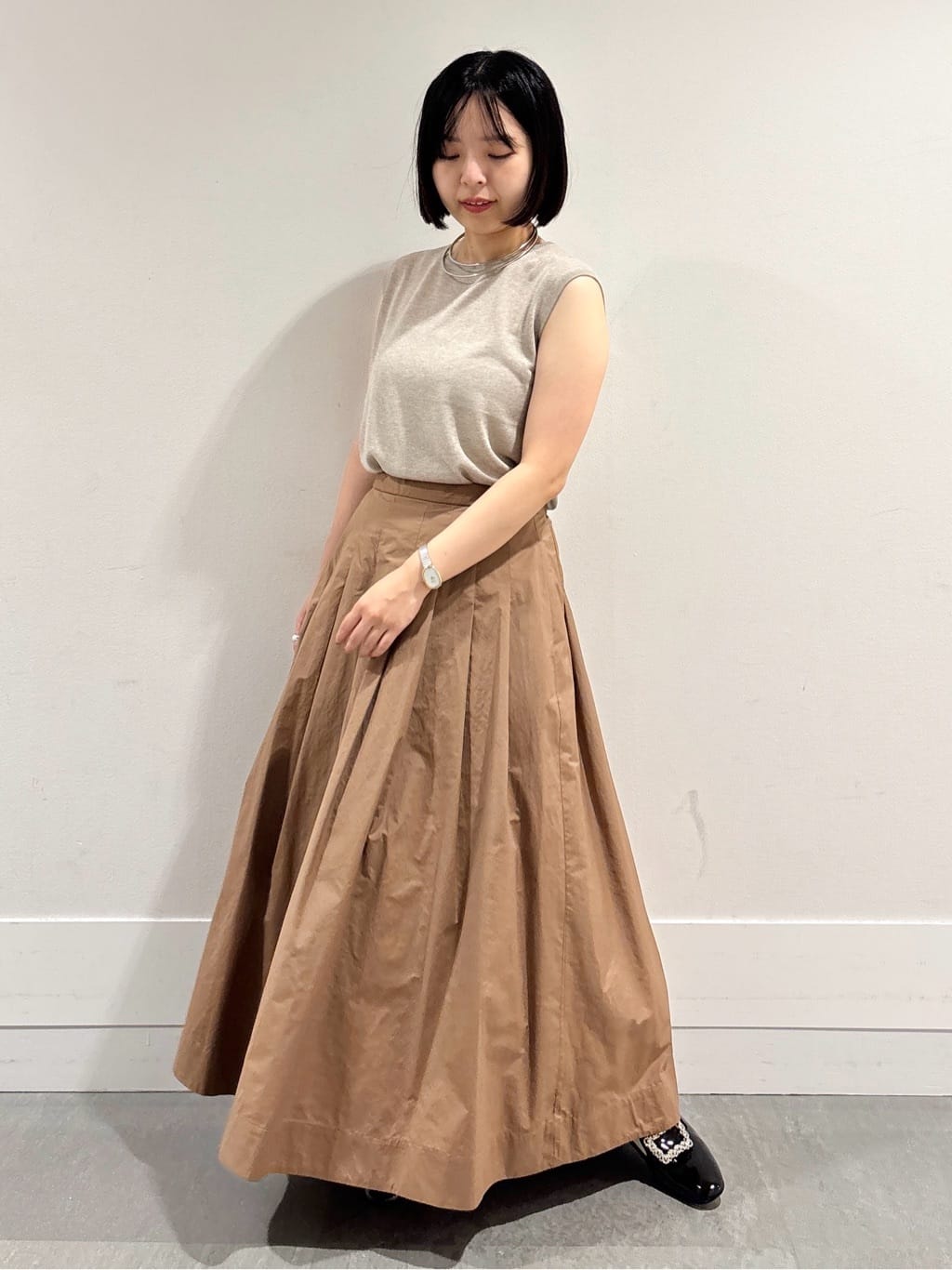 モエカさんの「UNTITLED｜【アンサンブル可/洗える】シアーノースリーブ プルオーバー」を使ったコーディネート