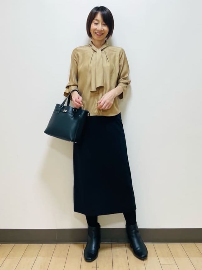 Riiさんの「Reflect｜【キレイめスタイル／通勤におすすめ◎】ボウタイシャンブレーカラーブラウス」を使ったコーディネート