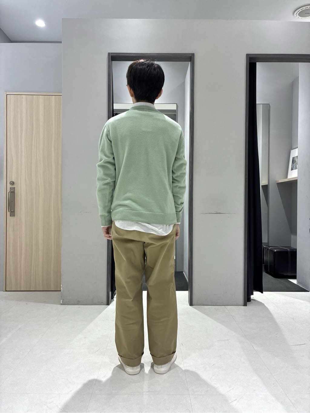 わいずみさんの「TAKEO KIKUCHI｜【Air Palette Knit】ワンポイント カラーニット プルオーバー」を使ったコーディネート