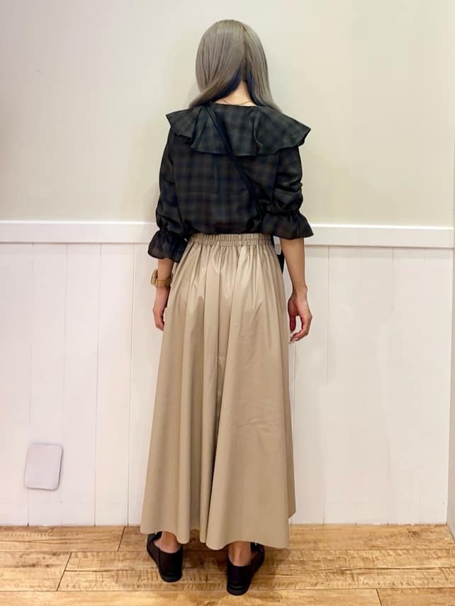みりのさんの「SHOO･LA･RUE｜【S-LL】1枚で華やか チェック柄フリルブラウス」を使ったコーディネート