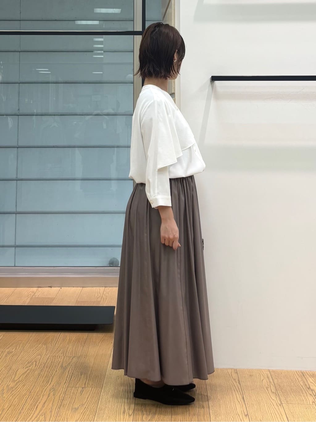 asamiさんの「INDIVI｜【羽織りとしても活躍！】ケープカラーブラウス」を使ったコーディネート