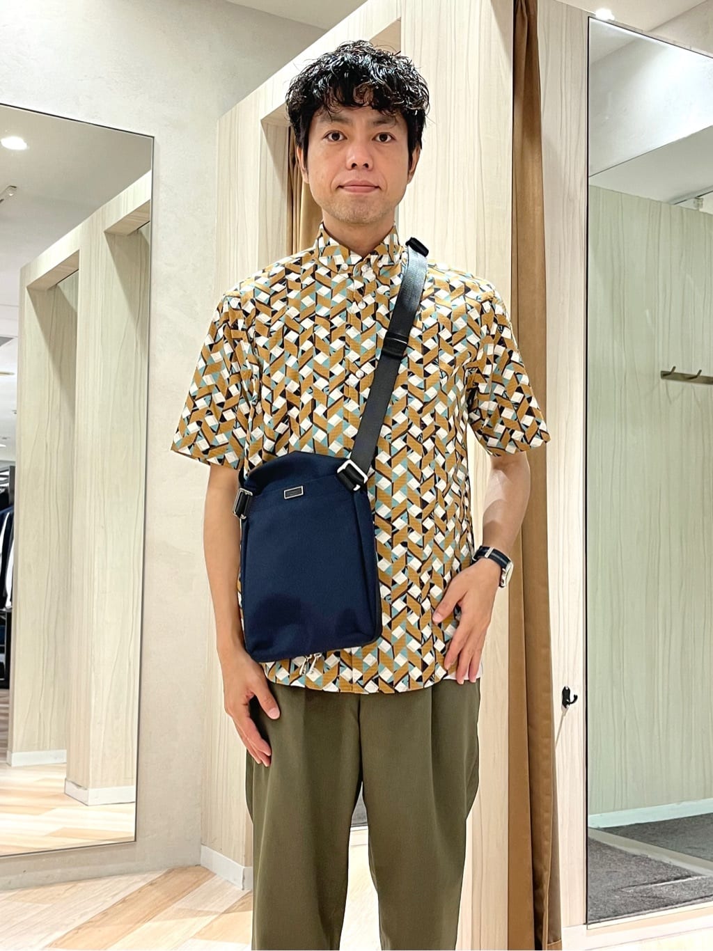 URAさんの「TAKEO KIKUCHI｜【COOL CITY WEAR】籠目アート柄 サッカーシャツ /通気性」を使ったコーディネート