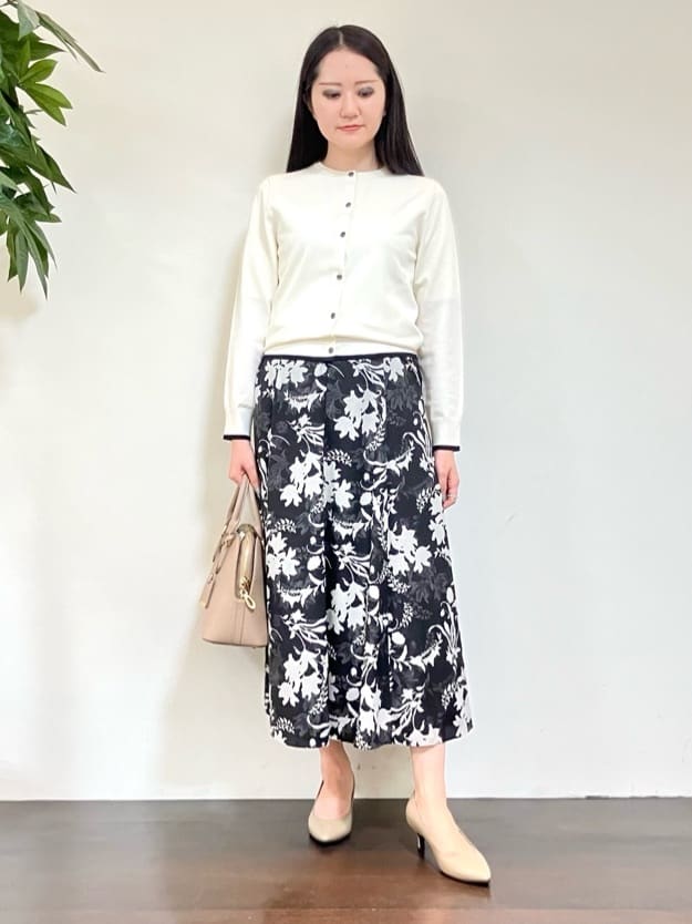 カレンさんの「UNTITLED｜【アンサンブル可/薄手】ベーシッククルーネックカーディガン」を使ったコーディネート