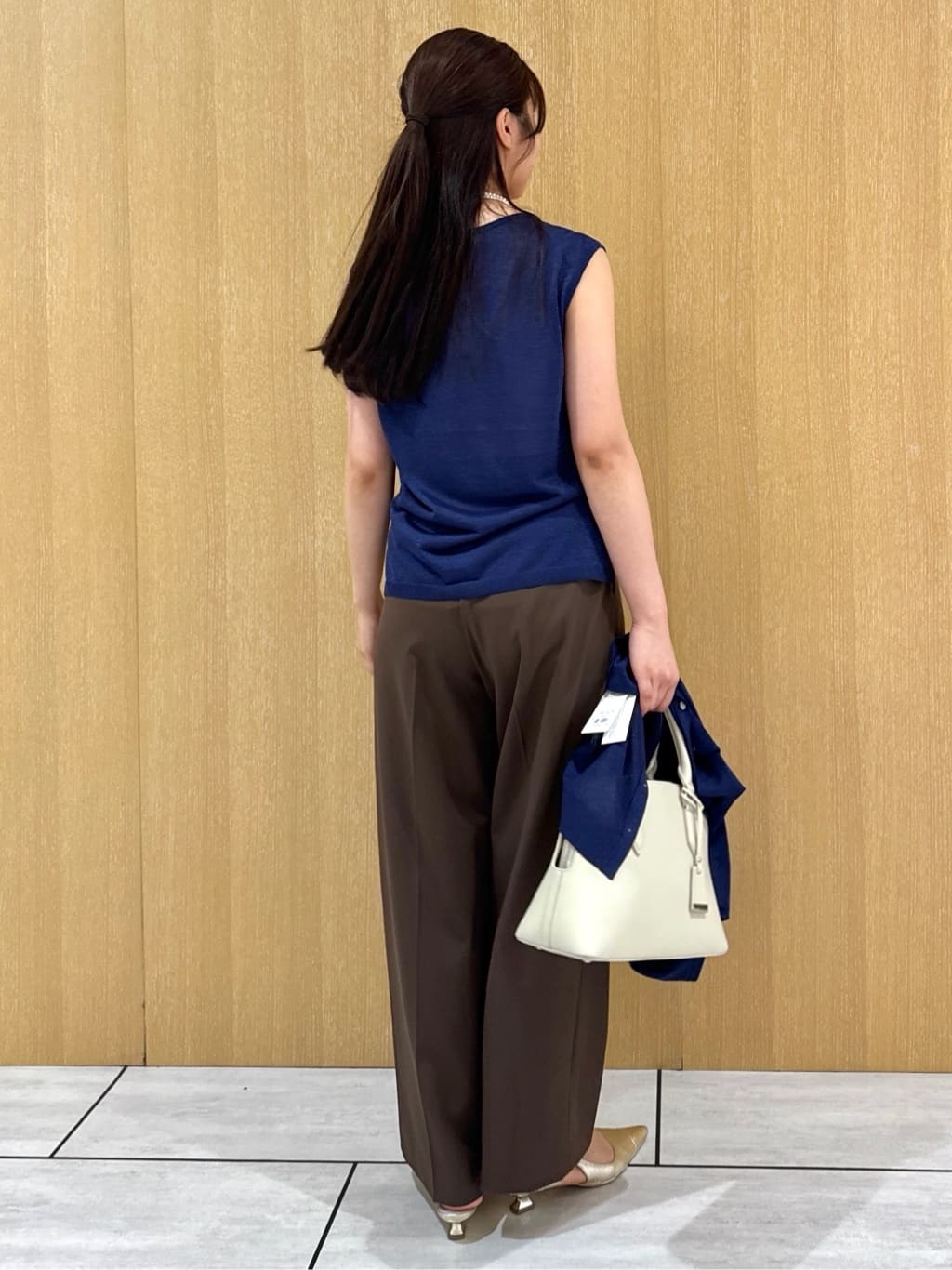 nanaさんの「UNTITLED｜【アンサンブル可/洗える】シアーノースリーブ プルオーバー」を使ったコーディネート