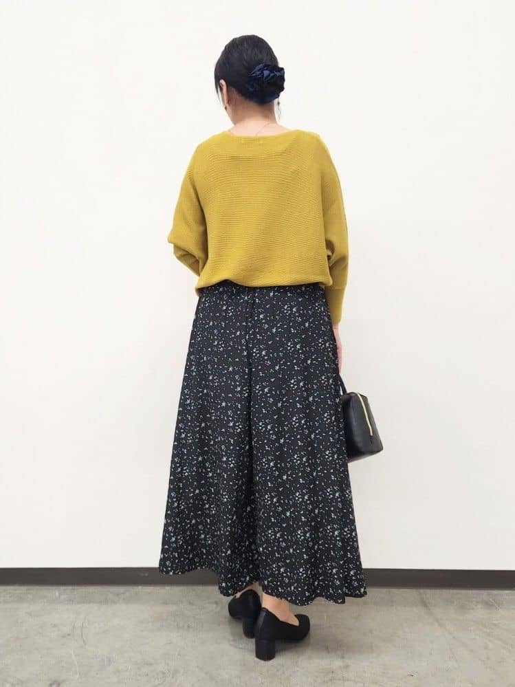 くまさんの「SHOO･LA･RUE｜【S-LL/裏地ひんやり】スカート見えで上品に マットサテンスカーチョ」を使ったコーディネート