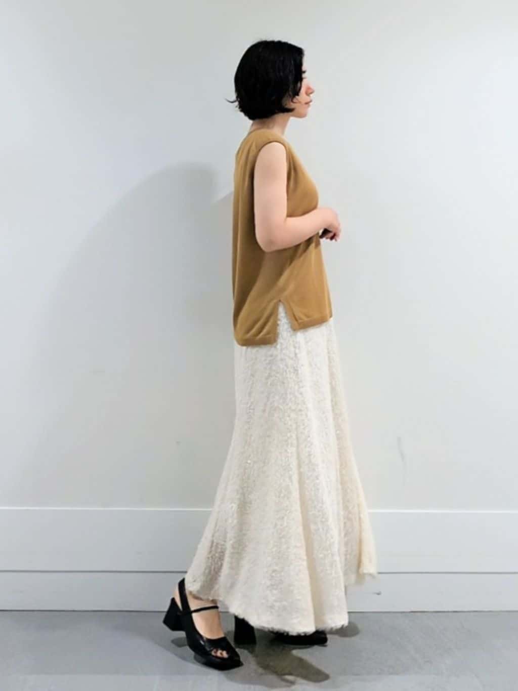 ミズタさんの「UNTITLED｜【アンサンブル可/洗える】シアーノースリーブ プルオーバー」を使ったコーディネート