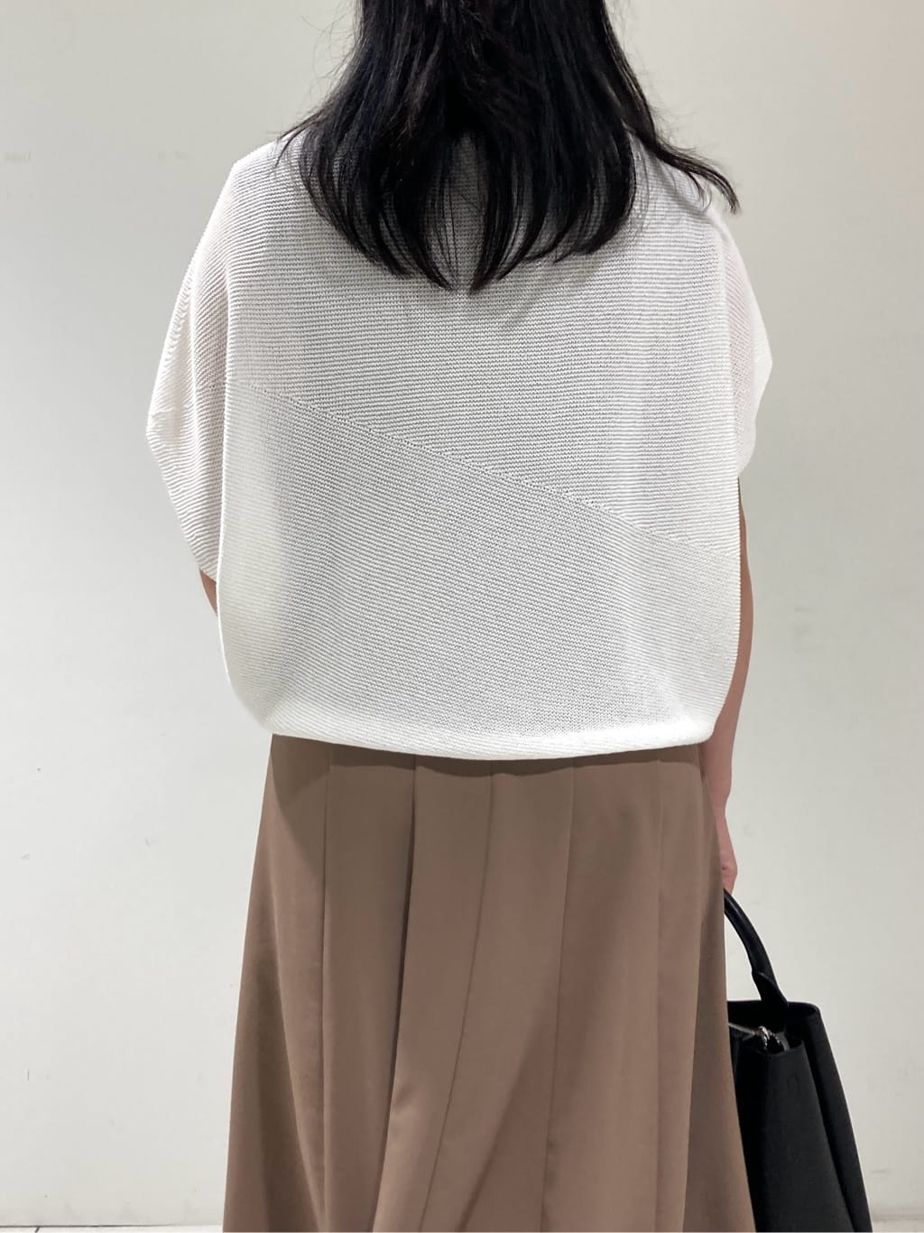 momokoさんの「INDIVI｜【洗える／清涼感】コクーンシルエットニット」を使ったコーディネート