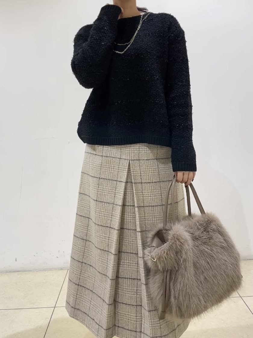 watanabeさんの「UNTITLED｜【ツイード調/コンパクト丈】ブークレーボートネックニット」を使ったコーディネート