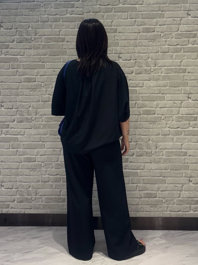 Akiさんの「INDIVI｜【体型カバー/SETUP可能】ジョーゼット　ドルマンブラウス」を使ったコーディネート