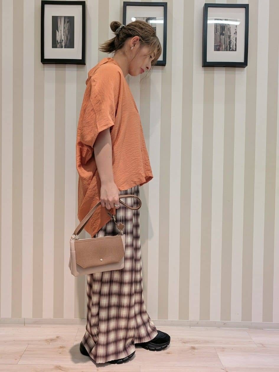 otaさんの「SHOO･LA･RUE｜【洗える/S-LL/5分袖】1枚でも羽織としても。さらさらドレープシャツ」を使ったコーディネート