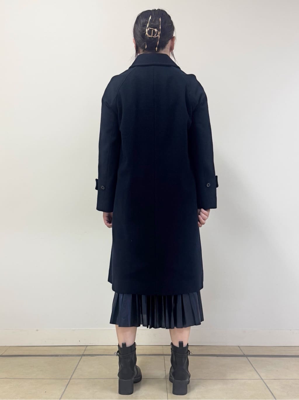 なかもとあきさんの「DRESSTERIOR｜◆【洗える/ストレッチ性/オンオフ】箔プリントプリーツスカート」を使ったコーディネート