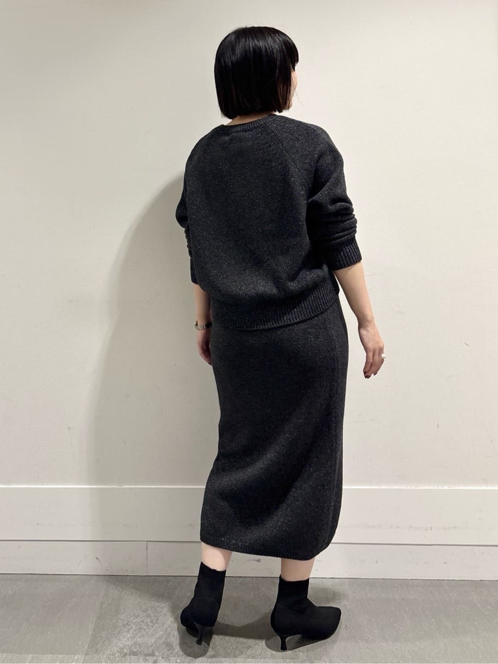 モエカさんの「UNTITLED｜【セットアップ可/ゆったり】ウール混ラメニット」を使ったコーディネート