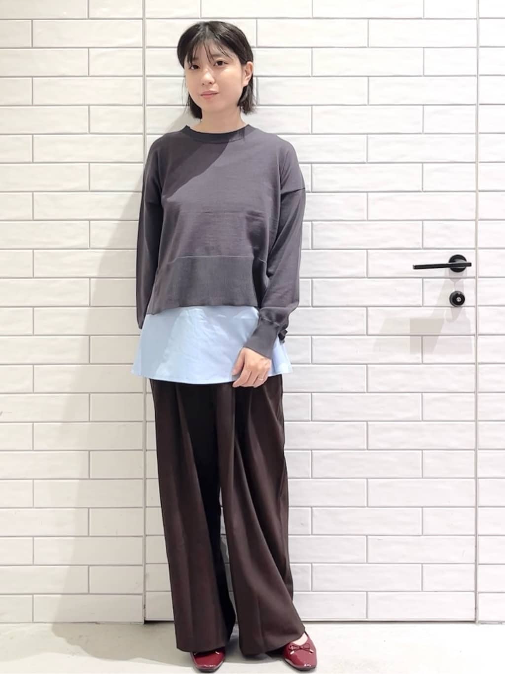 しおりさんの「OPAQUE.CLIP｜《ツインセット》リラクシーサイドスリットニット&times;ドッキングタンク【洗濯機洗い可】」を使ったコーディネート