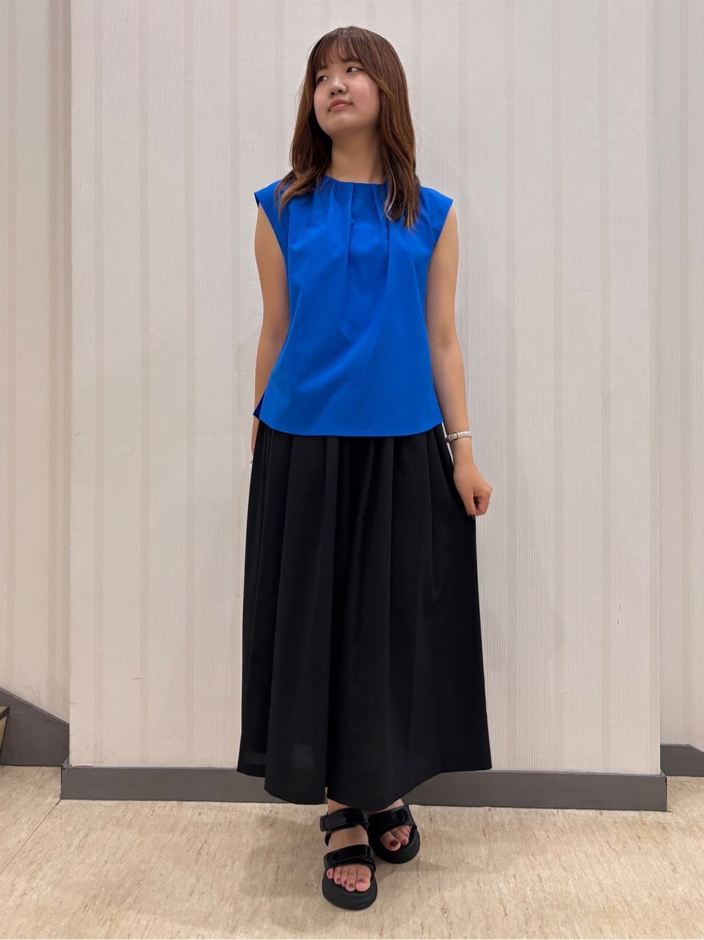 ちひさんの「INDIVI｜【クールエアー素材／UVケア／吸汗速乾】エアリータックブラウス」を使ったコーディネート