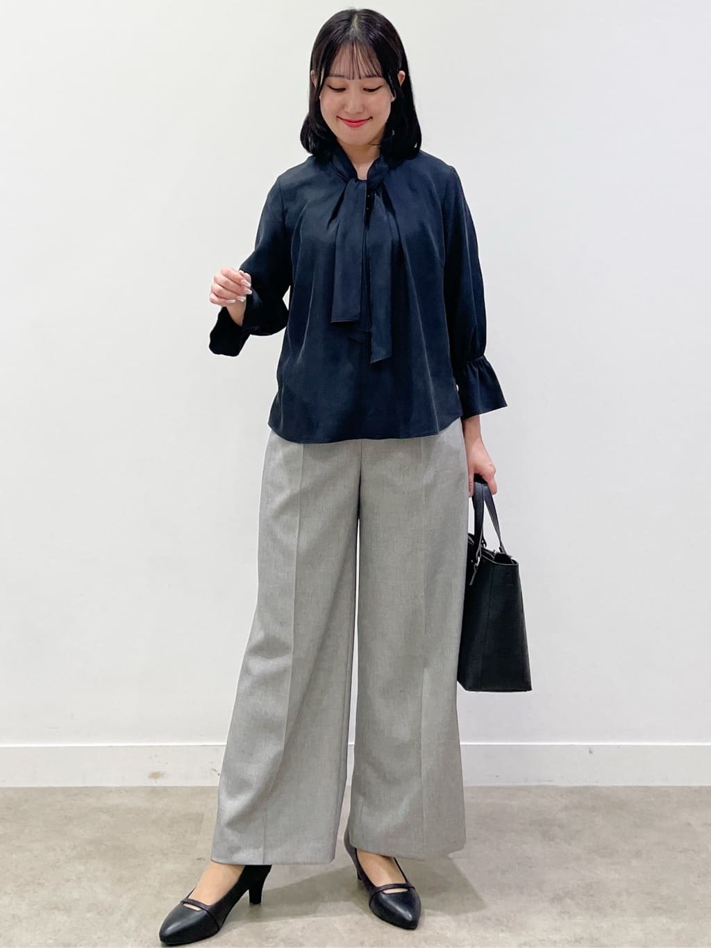 yukariさんの「Reflect｜【キレイめスタイル／通勤におすすめ◎】ボウタイシャンブレーカラーブラウス」を使ったコーディネート