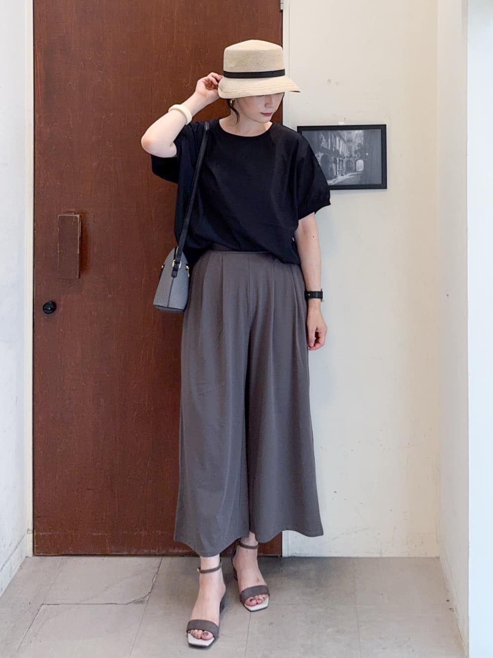 𝐇𝐢𝐫𝐨𝐦𝐢さんの「SHOO･LA･RUE｜【ひんやり/洗濯後しわになりにくい】リブ切り替えドルマンブラウス」を使ったコーディネート