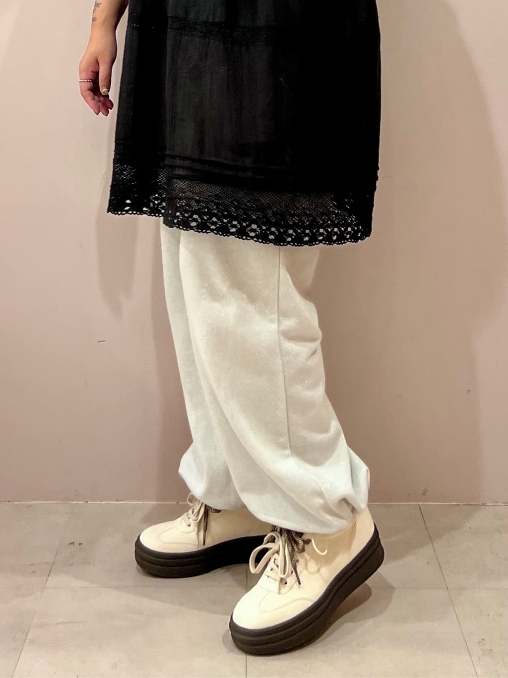 TAKAさんの「ESPERANZA｜ミックスシューレーススニーカー」を使ったコーディネート